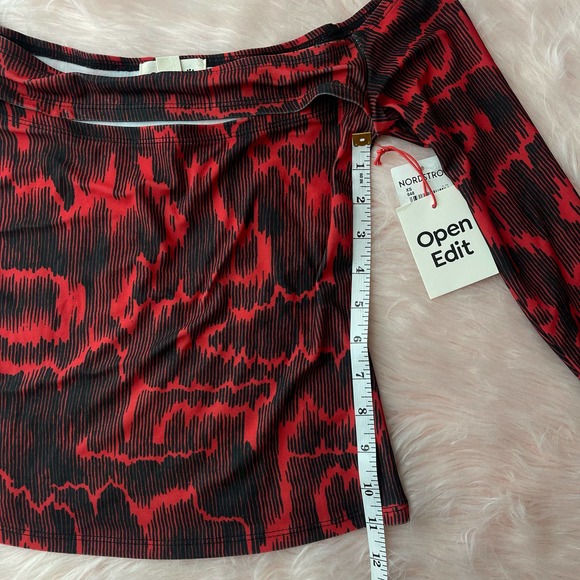 NWT - OPEN EDIT Off The Shoulder Cutout Top in Red Bloom - Size XS - Picture 7 of 10